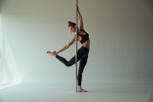 Poledance als Ganzkörpertraining für Frauen